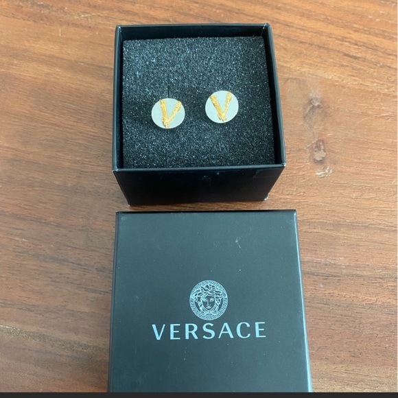 Versace virtus stud earrings - Picture 2 of 7